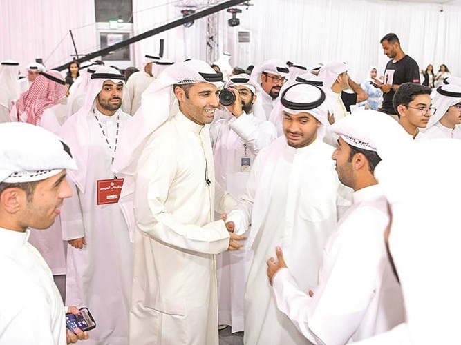مرشح الدائرة الثانية عبدالوهاب العيسى متوسطا ناخبي الدائرة الثانية