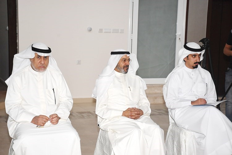 د.ناصر الصانع خلال المؤتمر الصحافي