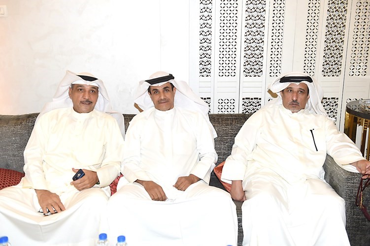 الحضور في ديوان العرو