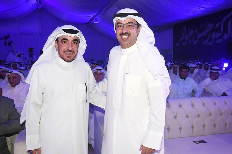 علي الراشد في مقر حسن جوهر