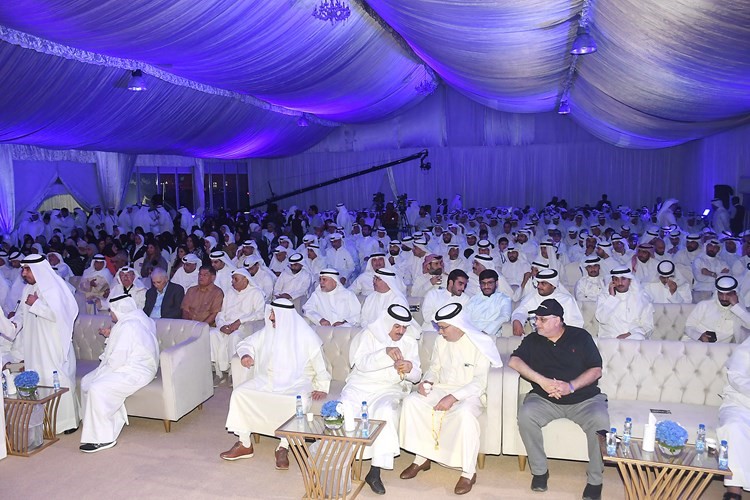 أبناء الدائرة الأولى يستمعون إلى حديث د. حسن جوهر