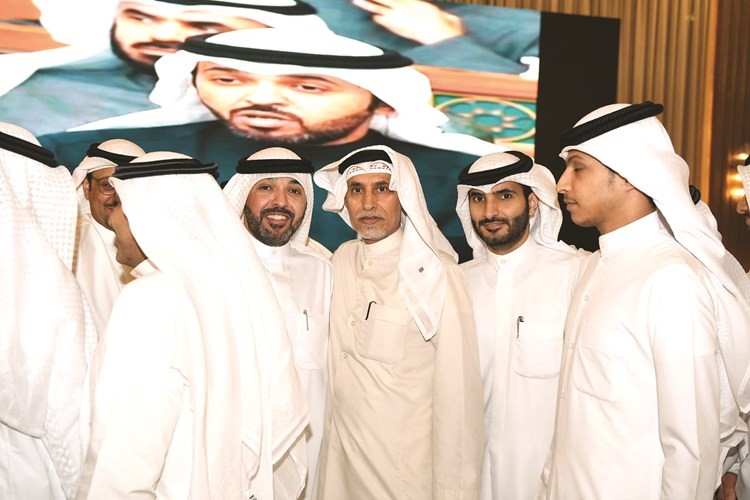 مرشح الدائرة الرابعة النائب والوزير السابق محمد الراجحي مستقبلا ابناء الدائرة الرابعة