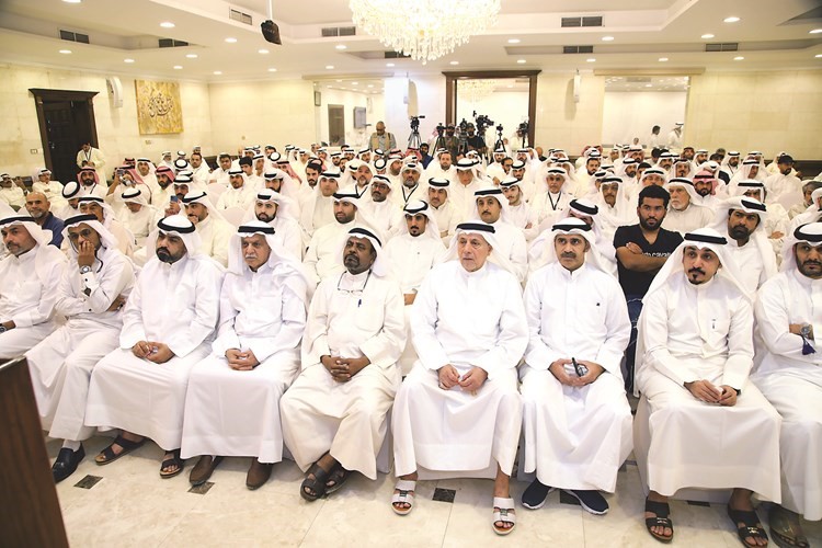 الحضور يتابعون عاشور