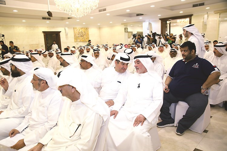 ناخبو الدائرة الأولى في مقر عاشور