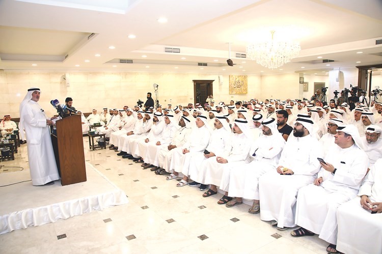 النائب السابق مرشح الدائرة الأولى صالح عاشور مخاطبا الحضور