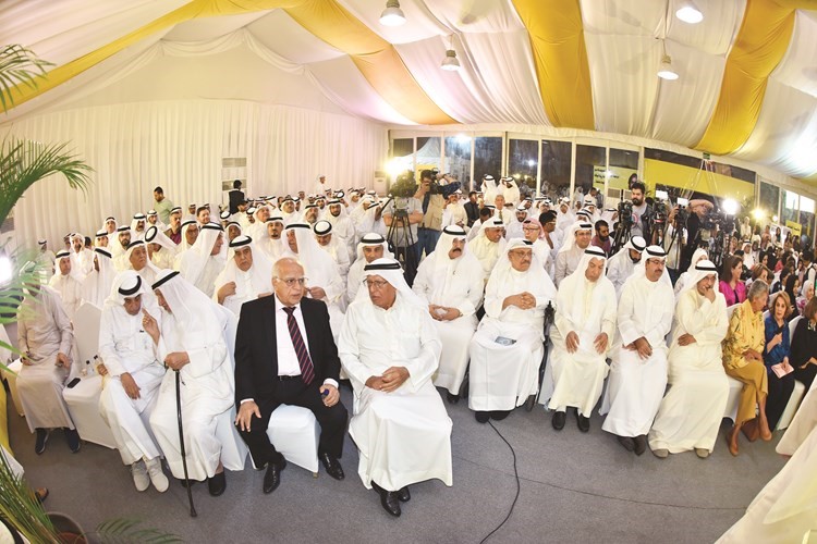 ناخبو الدائرة يستمعون لحديث عالية الخالد