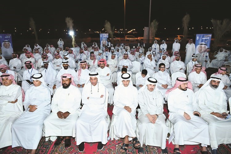 أبناء الدائرة الخامسة خلال ندوة مرشحهم فلاح السبيعي
