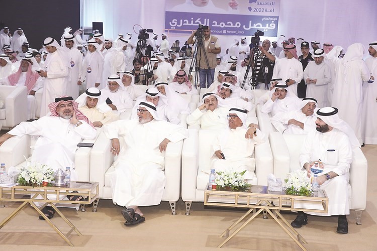 ناخبو الدائرة الخامسة في مقر فيصل الكندري