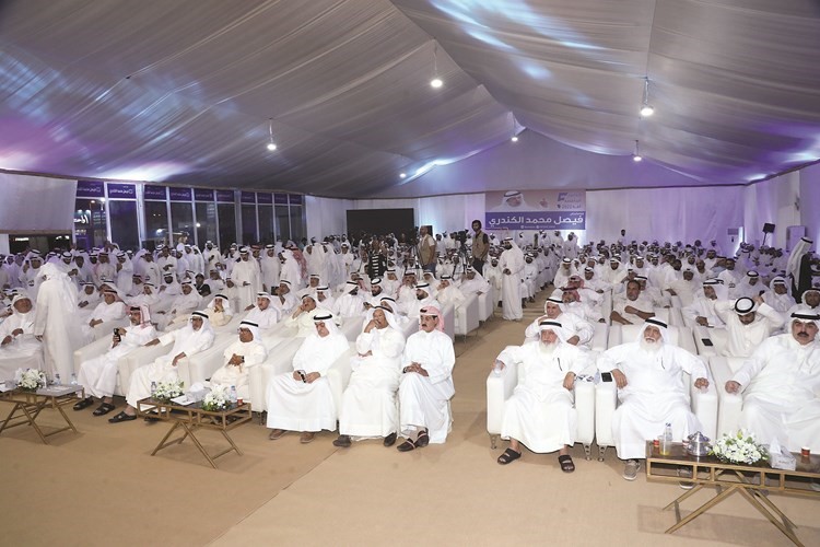 حضور حاشد في مقر الكندري