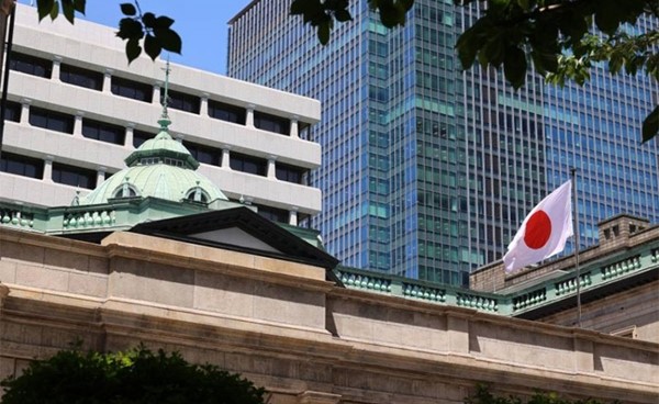 بنك اليابان المركزي يبقي على السياسة النقدية فائقة المرونة