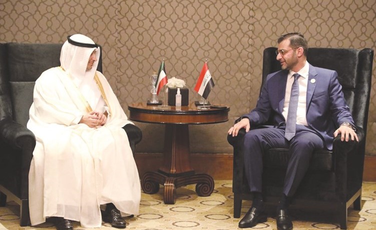 عبدالرحمن المطيري خلال لقائه مع رئيس هيئة الإعلام والاتصالات العراقي محمد الأسدي