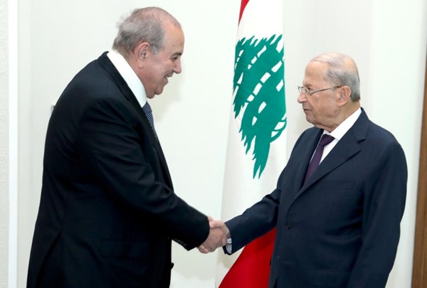 الرئيس اللبناني ميشال عون مستقبلا رئيس الوزراء العراقي الاسبق اياد علاوي (محمود الطويل)