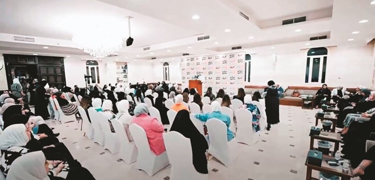 ناخبات الدائرة الاولى يستمعن لعاشور