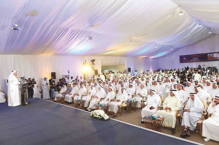 الصالح متحدثا لابناء الدائرة