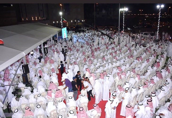 حشود انتخابية تستمع لحديث السويط