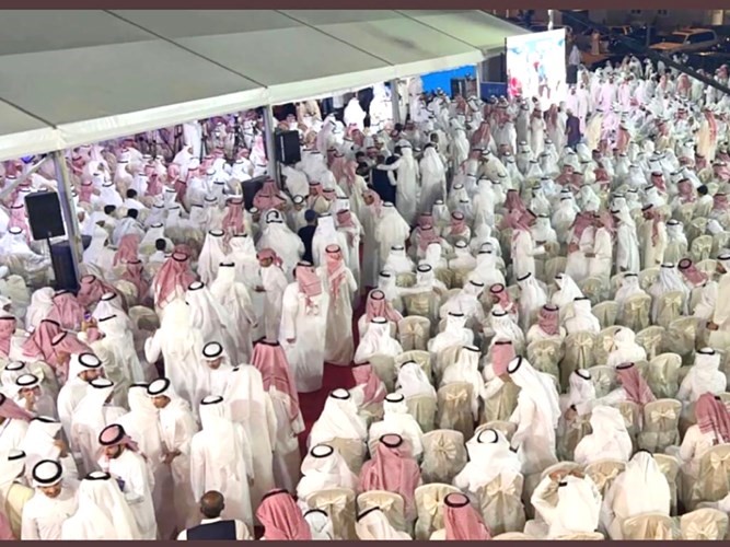 جمع غفير من ابناء الدائرة