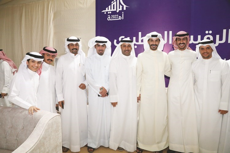 محمد الرقيب بين مؤيديه