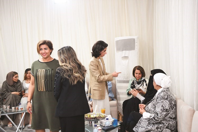 عالية الخالد مع بعض الحاضرات