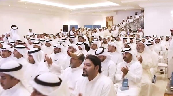 حضور كثيف يستمعون إلى مرشح الدائرة الثالثة جراح الفوزان