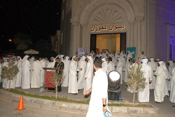 الحضور خارج ديوان الفوزان