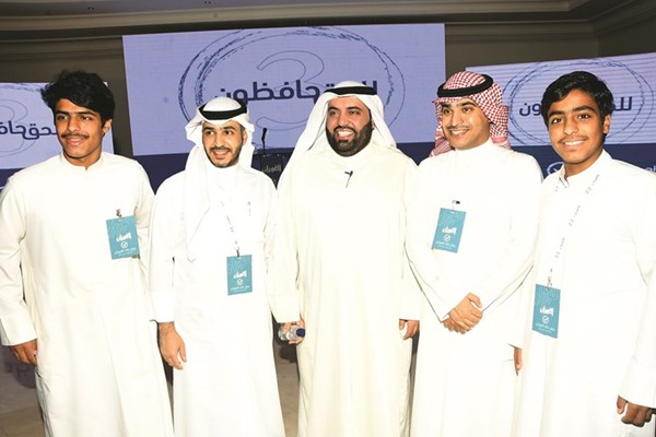 الفوزان متوسطا الناخبين الشباب