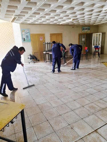 شركات النظافة تواصل أعمالها في مدارس منطقتي العاصمة ومبارك الكبير