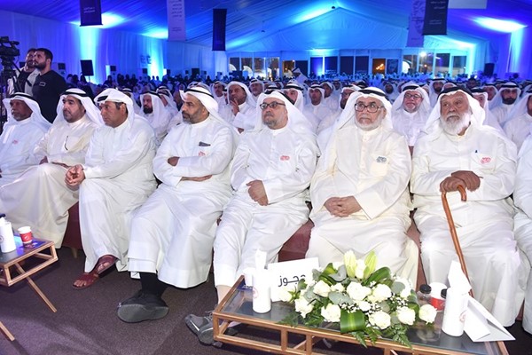 جانب من الحضور في الندوة ويبدو النائبان السابقان جمال الكندري وعبدالعزيز الشايجي