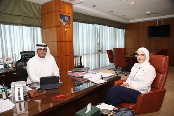 د. عبدالله الزيدان مع الزميلة دارين العلي(ريليش كومار)