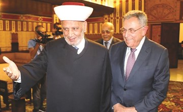 السنيورة بعد لقائه المفتي دريان: نريد رئيساً «جامعاً» وليس لفريق