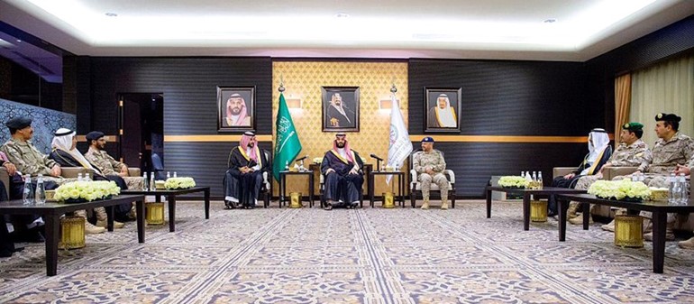 صاحب السمو الملكي الأمير محمد بن سلمان ولي العهد رئيس مجلس الوزراء السعودي خلال لقائه مع منسوبي وزارة الدفاع	(واس)