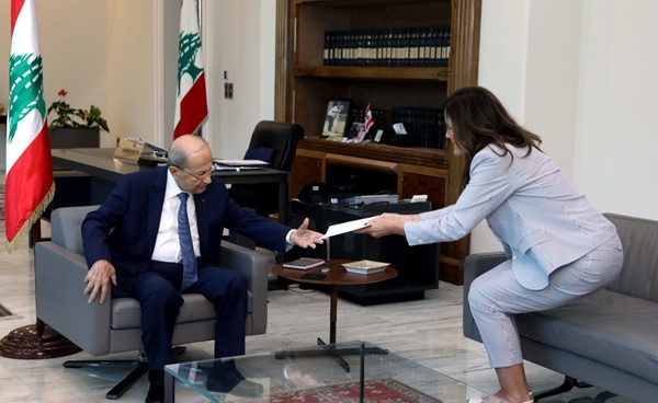 الرئيس اللبناني ميشال عون تسلم رسالة هوكشتاين من السفيرة الأميركية في بيروت 
