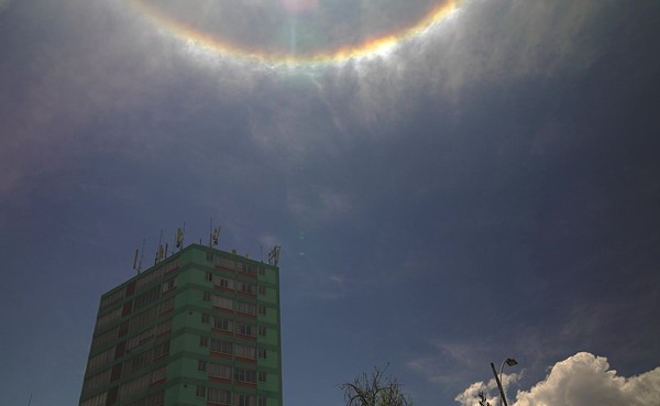 بالفيديو.. هالة شمس نادرة تظهر في سماء بوليفيا