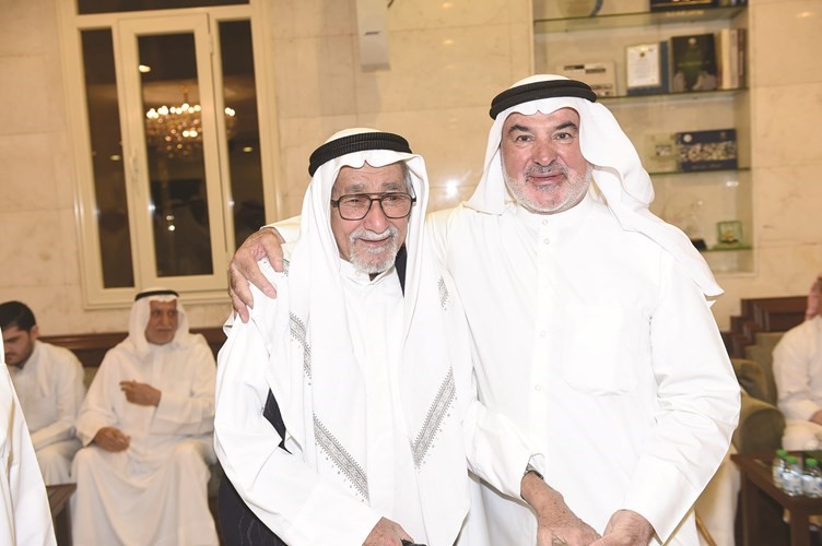 صالح عاشور وأحد كبار السن