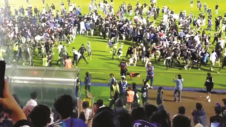مأساة مروّعة في ملاعب إندونيسيا!