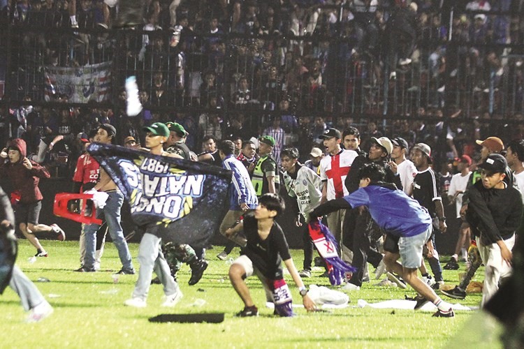 مأساة مروّعة في ملاعب إندونيسيا!
