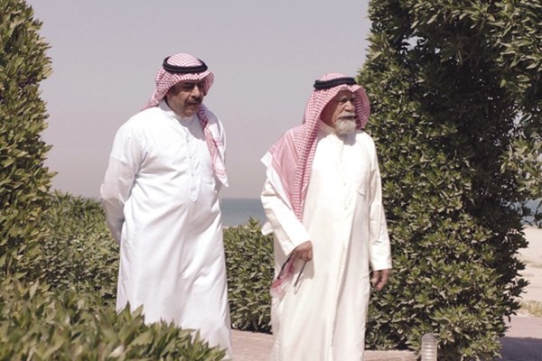 النبهان وفهد العبدالمحسن في مشهد من لا موسيقى في الأحمدي