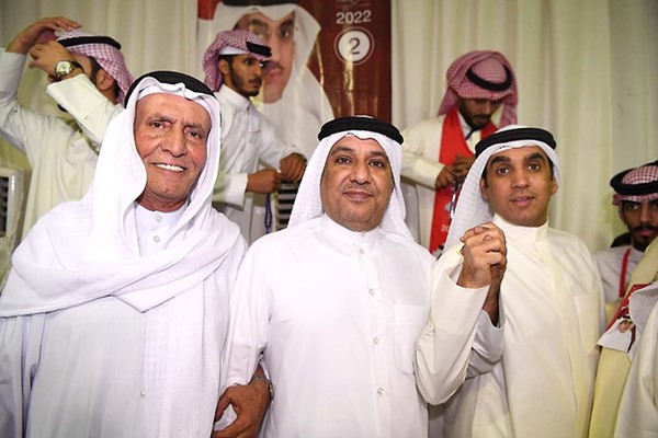  ويتلقى التهاني من يوسف البذالي