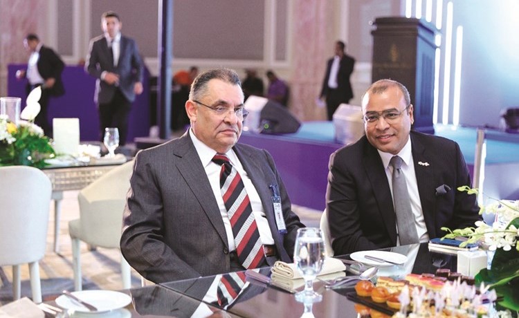 محمد الصقر و رئيس مجموعة بنية أحمد مكي خلال الحفل