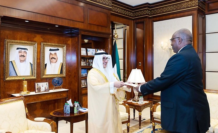 وزير الخارجية يتسلم نسخة من أوراق اعتماد سفير السودان