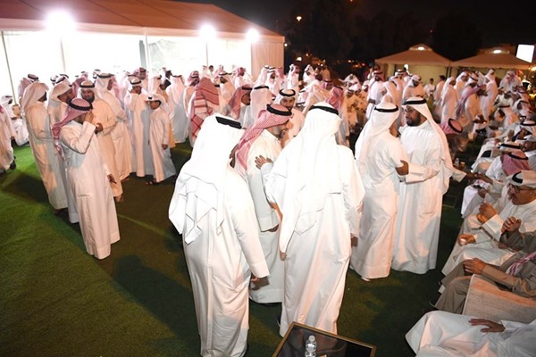 جموع من اهالي الدائرة الثالثة يهنئون عمار العجمي