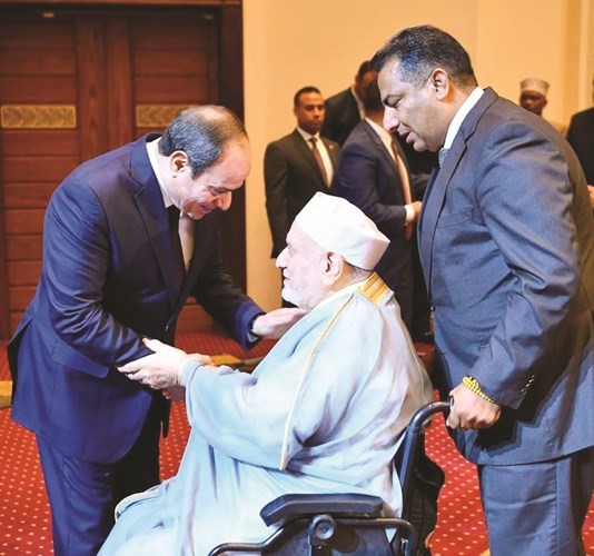 الرئيس عبدالفتاح السيسي خلال تكريم د.أحمد عمر هاشم رئيس جامعة الأزهر الأسبق
