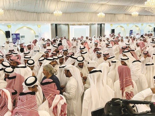 جمع غفير من المهنئين لماجد المطيري