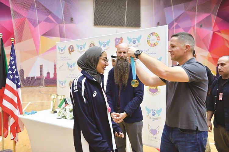بالفيديو.. نادي الكويت والسفارة والجيش الأميركيان يحتفلان بـ «اليوم العالمي للسلام»
