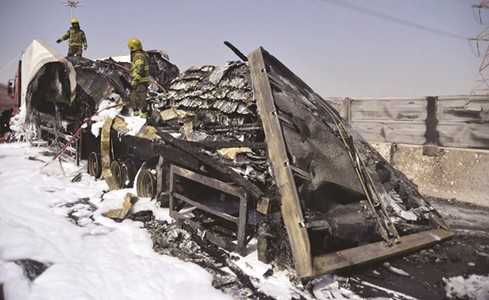 حريق محدود في مخزن تعاونية والنيران تلتهم شاحنة مواد غذائية