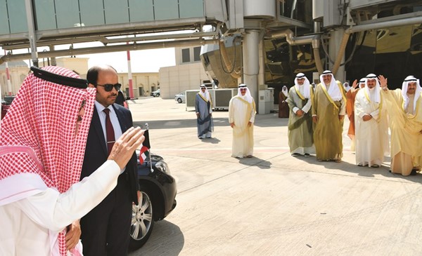 صاحب السمو الأمير يحيي سمو الشيخ ناصر المحمد والشيخ أحمد العبدالله وسمو الشيخ صباح الخالد والشيخ محمد العبدالله