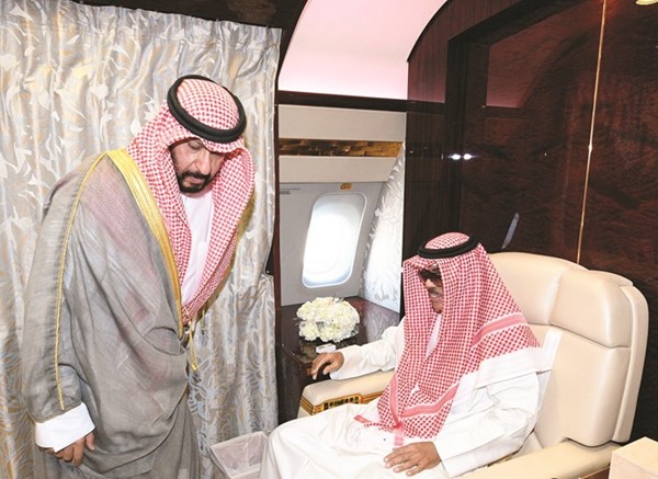 الشيخ طلال الخالد مودعا صاحب السمو الأمير