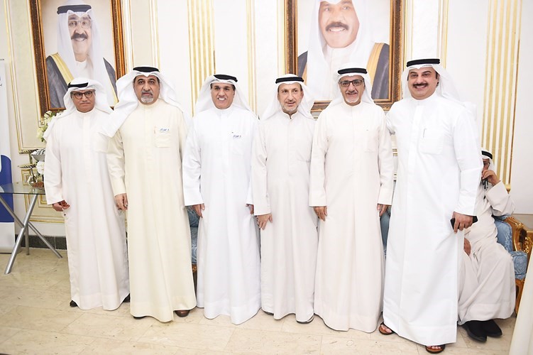 د.خليل أبل يتلقى التهاني
