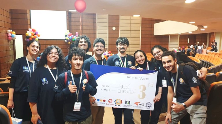 طلبة الجامعة الأمريكية بالكويت يحصدون المركز الثالث في مسابقة الكويت للبرمجة