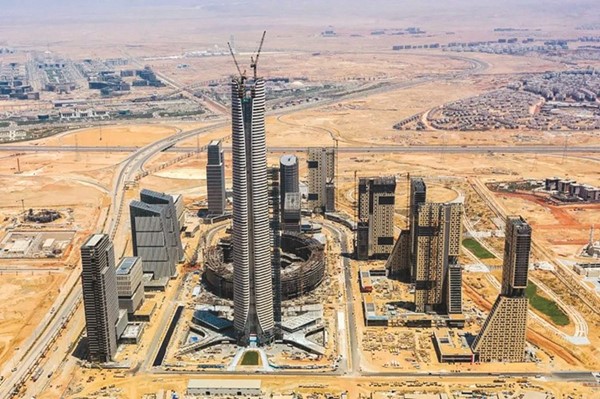 منطقة الأعمال المركزية بالعاصمة الإدارية المصرية الجديدة قيد البناء
