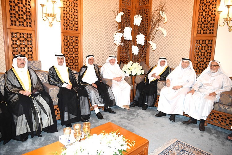 محمد الشايع وعبداللطيف الجسار وعبدالعزيز الغنام وعبدالوهاب الشايع وأحمد الشايع والمعرس عبدالعزيز الشايع وجاسم بودي